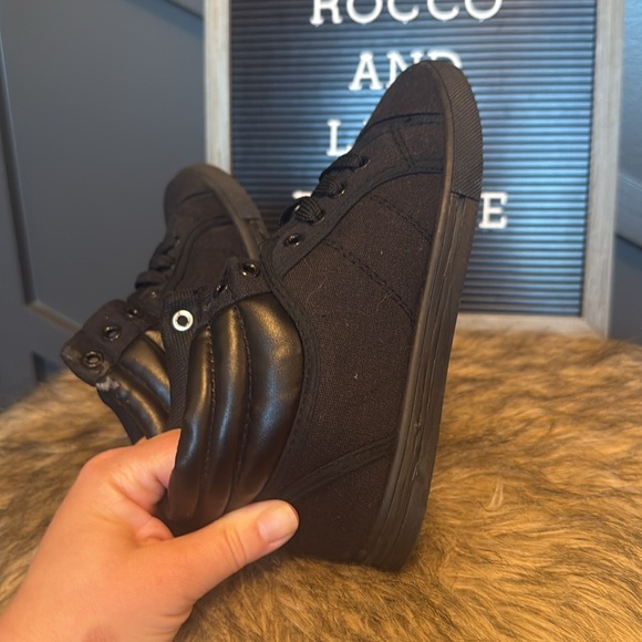◾️Ositos black quilted contrast Hi-Top sneaker - Picture 1 of 9
